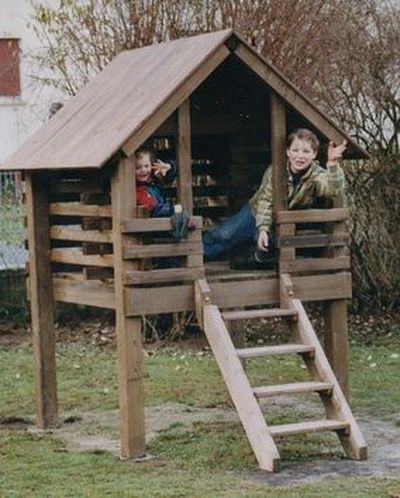 Kesseldruck  Imprägnierte Pfahlbauerhütte mit Sandkasten für Kindergarten und Schule